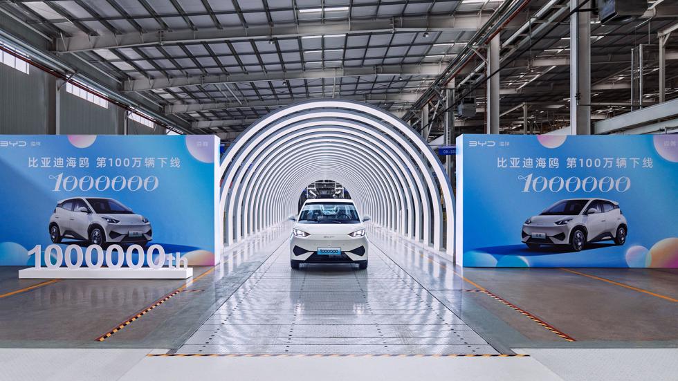 BYD Dolphin Surf: Ξεπέρασε τα 1 εκατομμύριο αυτοκίνητα σε 27 μήνες